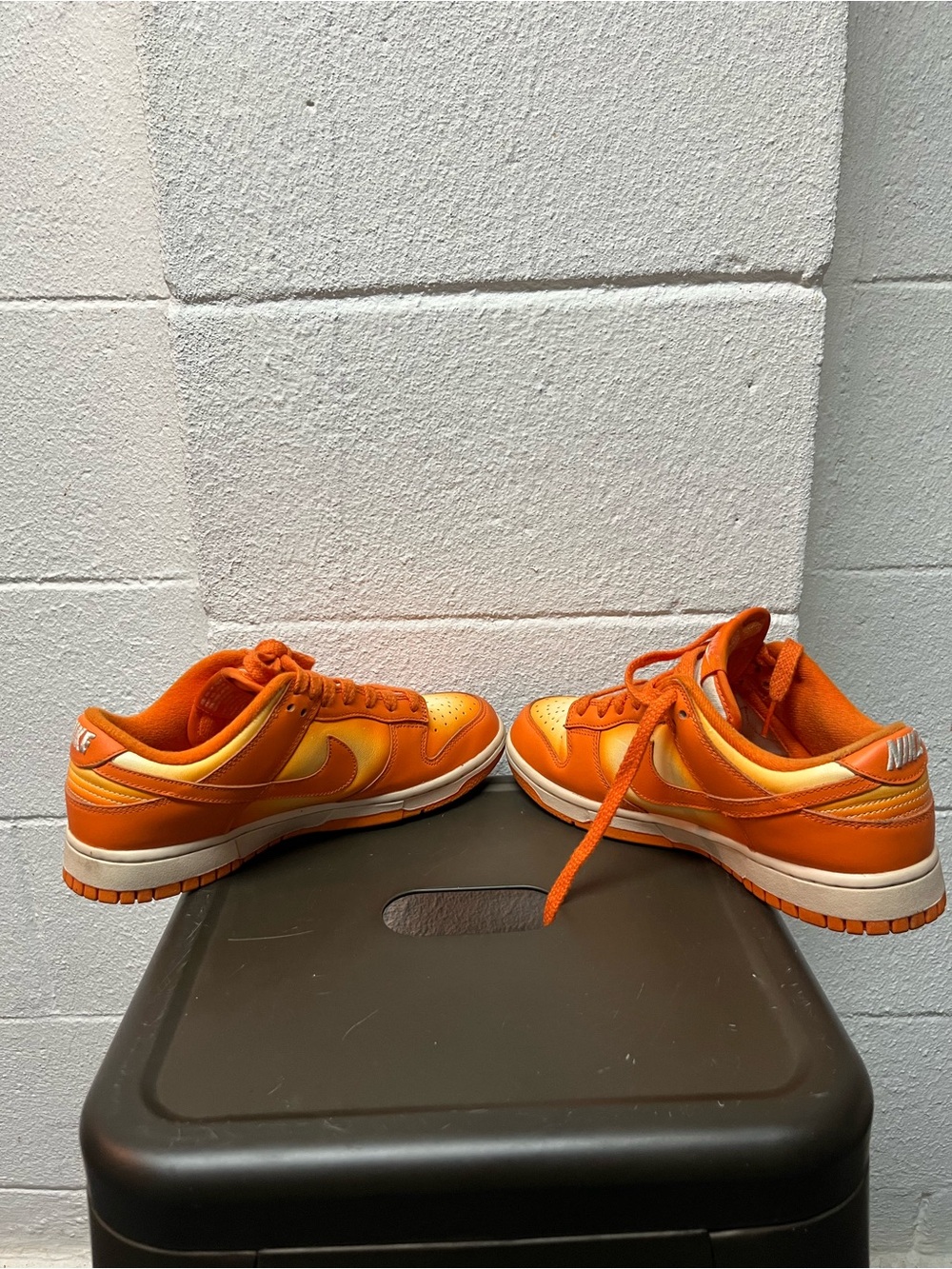 Nike Low-Top Sneakers in Orange and Yellow Gradient - Picture 5 of 8